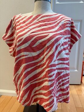 Ann Taylor hot pink animal print linen blend short sleeve top.